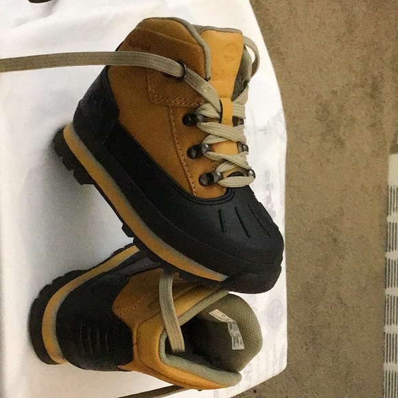 Size 9 Used Timberland Boots - Picture 3 of 4